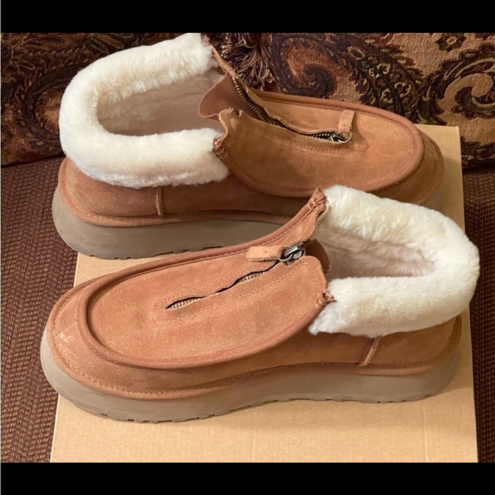 Women’s Ugg boots - Picture 3 of 3